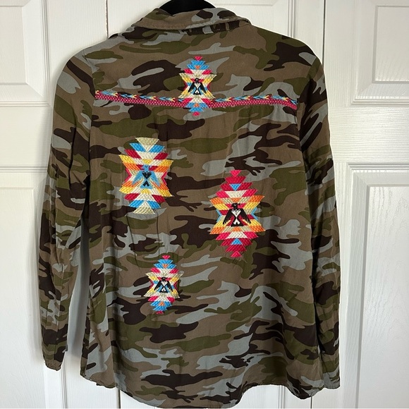 Andree by Unit Camo Embroidered  Roll Tab Long Sleeve Top Size M Tribal Aztec - Picture 3 of 13